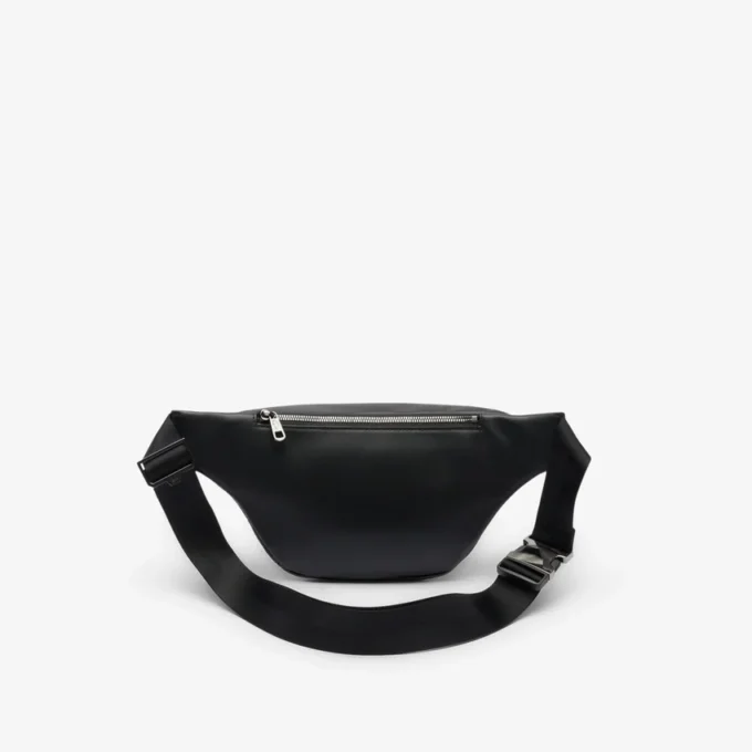 Bältesväska i läder med präglat monogram Bältesväska i läder med präglat monogram