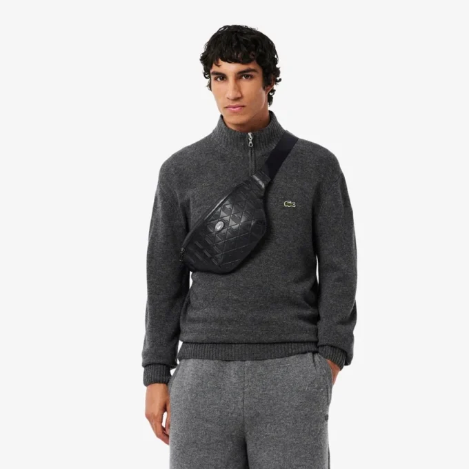 Bältesväska i läder med präglat monogram Bältesväska i läder med präglat monogram