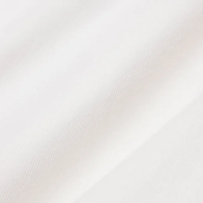 Bomullst-shirt med kontrastmärke Bomullst-shirt med kontrastmärke