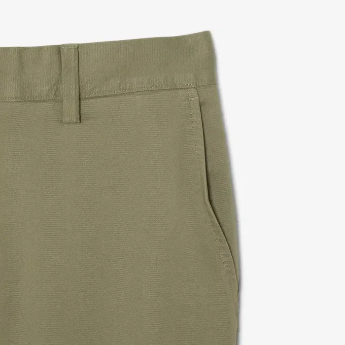 Chinobyxor i stretchig twill med smal passform Chinobyxor i stretchig twill med smal passform