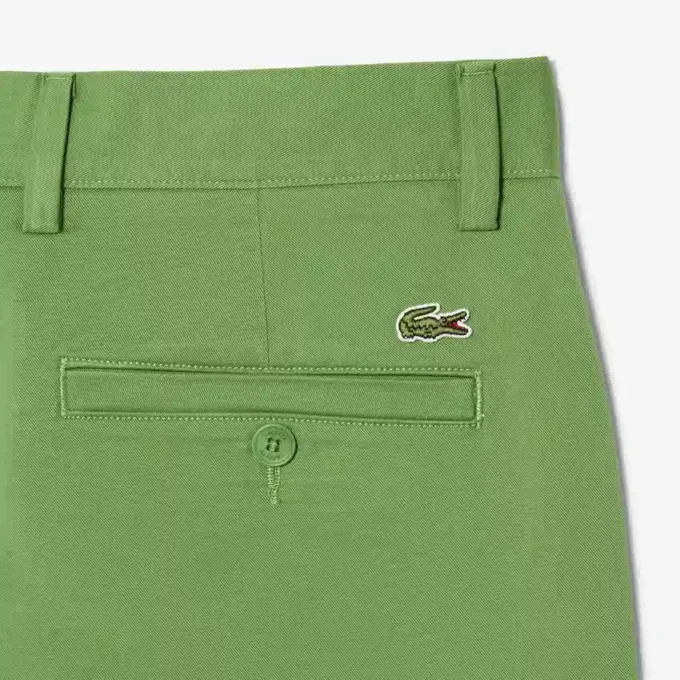 Chinobyxor i stretchig twill med smal passform Chinobyxor i stretchig twill med smal passform