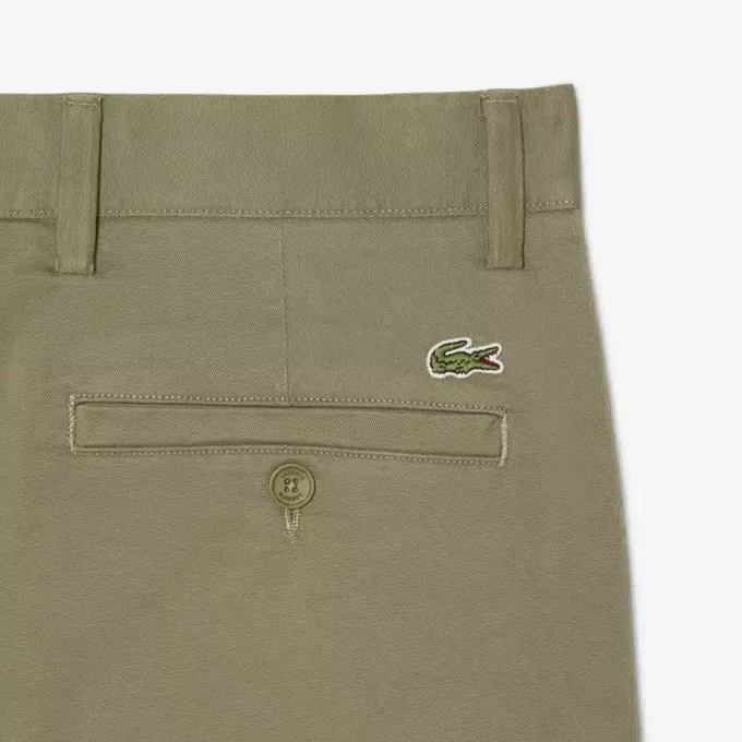Chinobyxor i stretchig twill med smal passform Chinobyxor i stretchig twill med smal passform