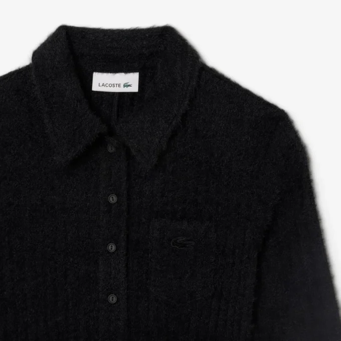 Damklänning i fluffig ribbad stickning med polokrage Damklänning i fluffig ribbad stickning med polokrage