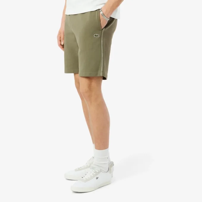 Fleece-shorts med logotyp och ränder i normal passform Fleece-shorts med logotyp och ränder i normal passform