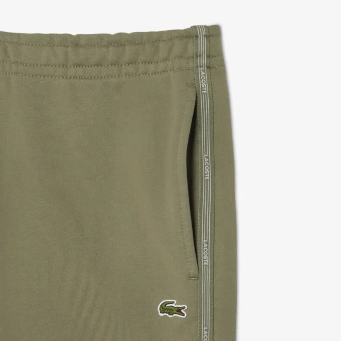 Fleece-shorts med logotyp och ränder i normal passform Fleece-shorts med logotyp och ränder i normal passform