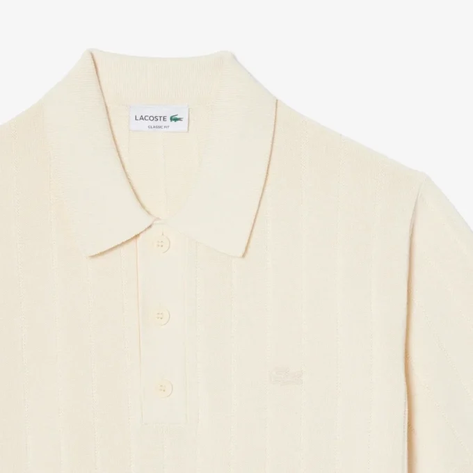 Flytande ribbad stickad tröja med polokrage Flytande ribbad stickad tröja med polokrage