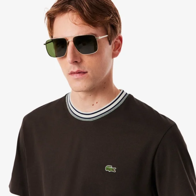 Herr-T-shirt med randig hals, tillverkad i Frankrike Herr-T-shirt med randig hals, tillverkad i Frankrike