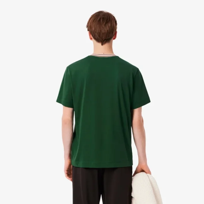 Herr-T-shirt med randig hals, tillverkad i Frankrike Herr-T-shirt med randig hals, tillverkad i Frankrike