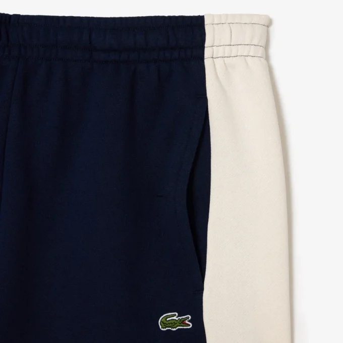 Herrshorts i fleece med regular fit och färgblock Herrshorts i fleece med regular fit och färgblock
