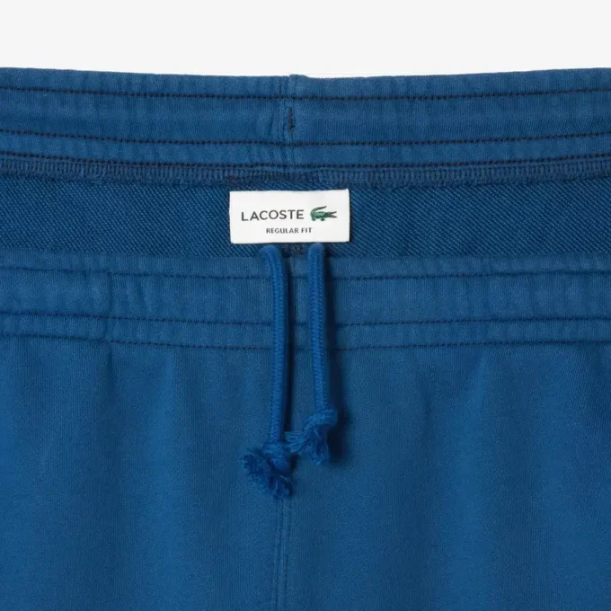 Herrshorts i fleece med tvättad effekt och tryck i regular fit