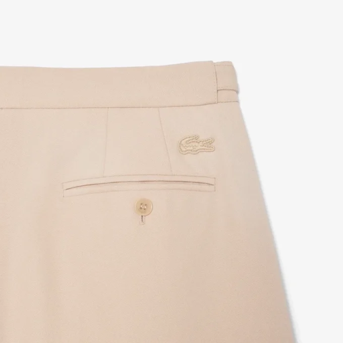 Herrshorts i ull med passform från catwalken Herrshorts i ull med passform från catwalken
