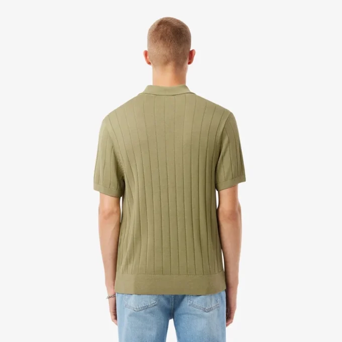Herrtröja i mjuk ribbad stickning med polokrage Herrtröja i mjuk ribbad stickning med polokrage