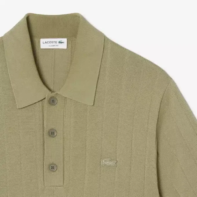 Herrtröja i mjuk ribbad stickning med polokrage Herrtröja i mjuk ribbad stickning med polokrage