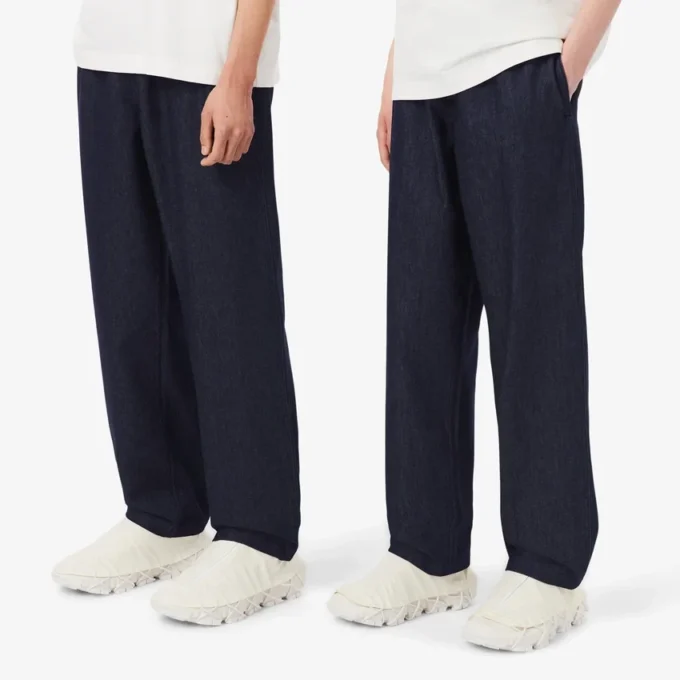 Joggingbyxor i denim från catwalken Joggingbyxor i denim från catwalken
