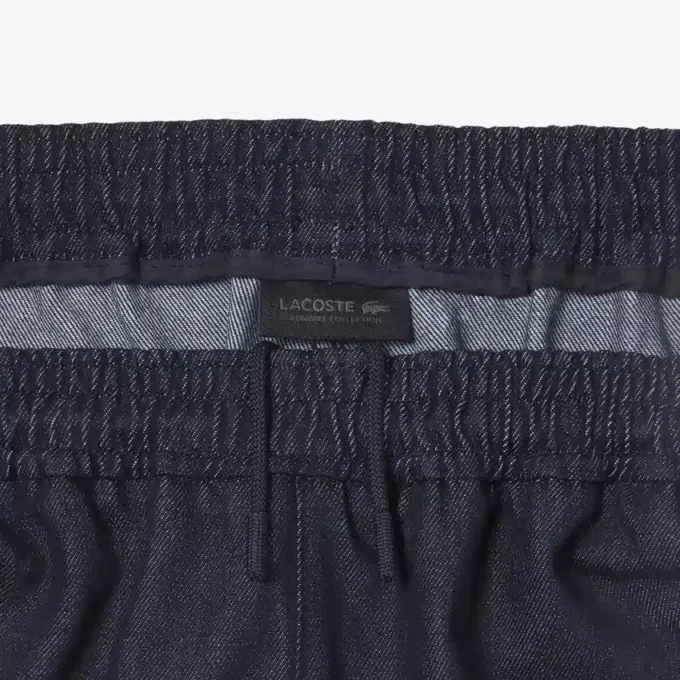 Joggingbyxor i denim från catwalken Joggingbyxor i denim från catwalken