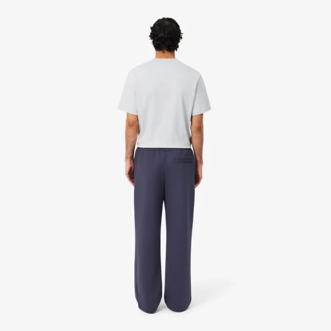 Joggingbyxor med broderat mönster i lös passform Joggingbyxor med broderat mönster i lös passform