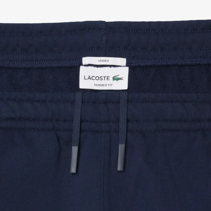 Joggingbyxor med präglad logotyp Joggingbyxor med präglad logotyp