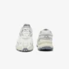 L003 2K24 Sneakers för herr