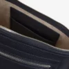 Lacoste Club-clutch i kornigt läder