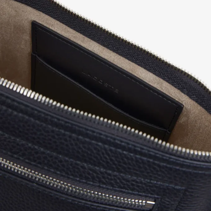Lacoste Club-clutch i kornigt läder