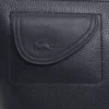 Lacoste Club-clutch i kornigt läder