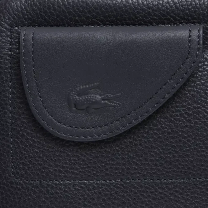 Lacoste Club väska i kornigt läder Lacoste Club väska i kornigt läder