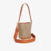 Liten sommarväska i raffia