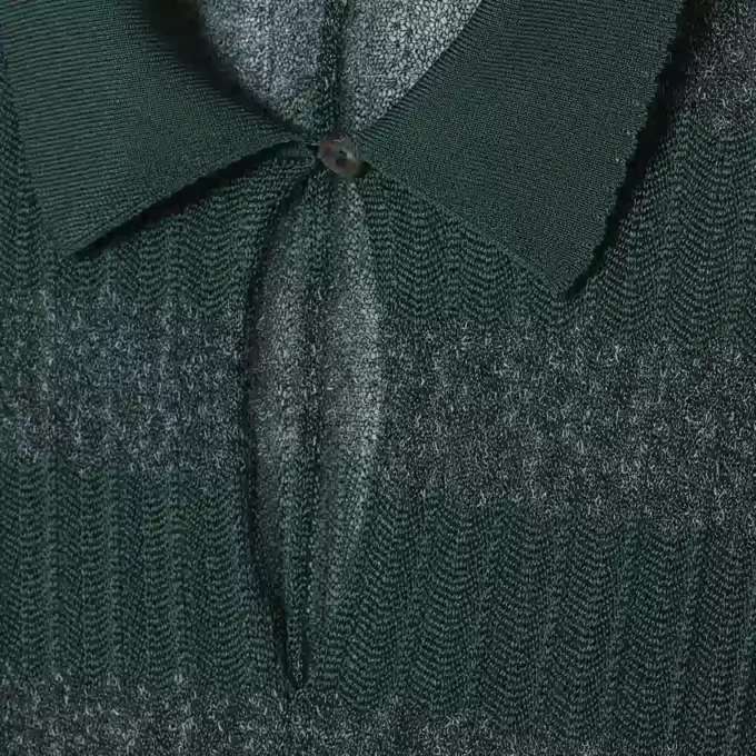 Maxiklänning med polokrage och pointillemönster Maxiklänning med polokrage och pointillemönster