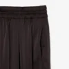 Oversized-byxor i satin med resår Oversized-byxor i satin med resår