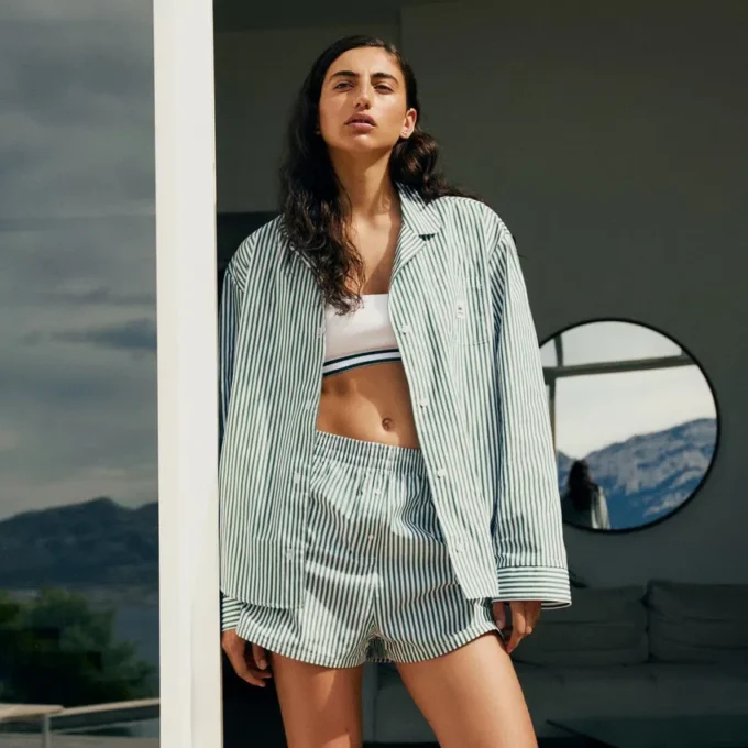 Oversized randigt pyjamas-set i poplin