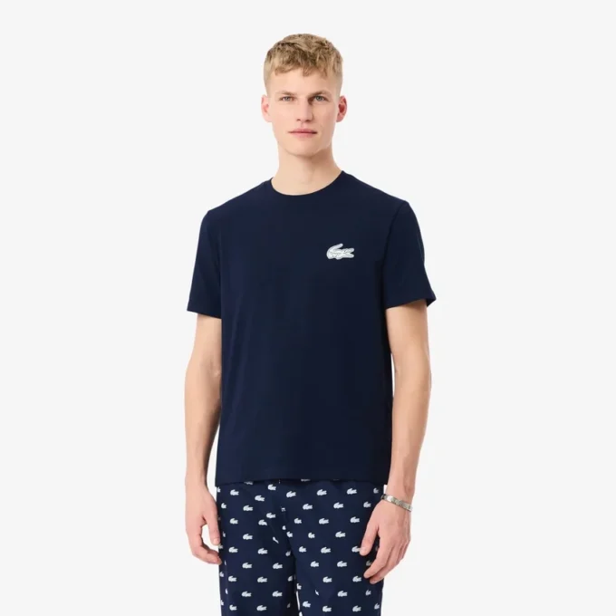 Pyjamas i bomull med krokodiltryck Pyjamas i bomull med krokodiltryck