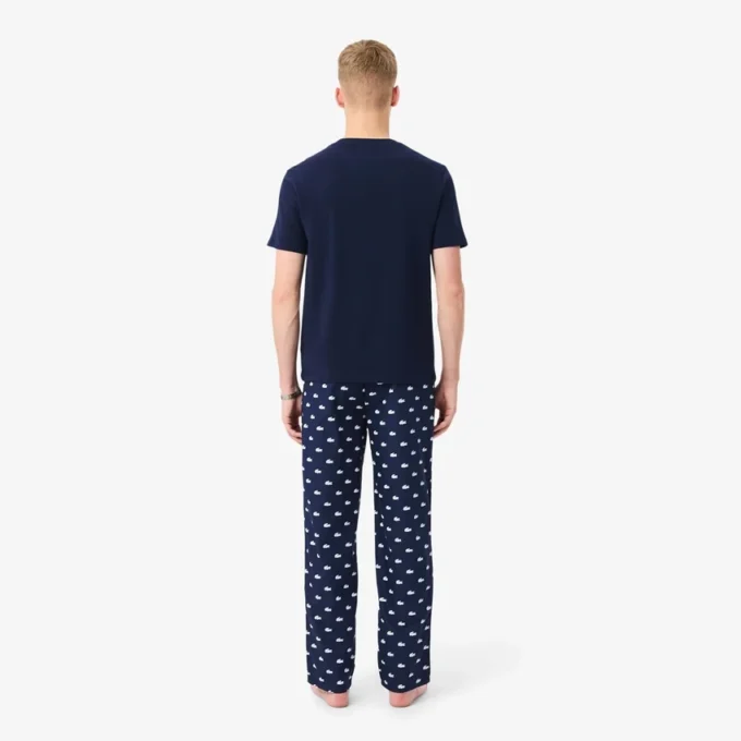 Pyjamas i bomull med krokodiltryck Pyjamas i bomull med krokodiltryck