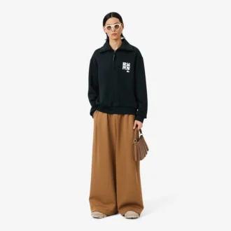 Runway-sweatshirt med hög hals, dragkedja och badge-detalj