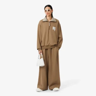 Runway-sweatshirt med hög hals, dragkedja och badge-detalj