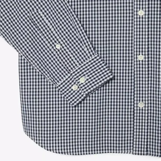 Skjorta i poplin med rutmönster i normal passform Skjorta i poplin med rutmönster i normal passform
