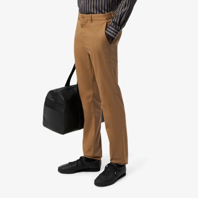 Slim fit-byxor i stretchbomull för herr Slim fit-byxor i stretchbomull för herr