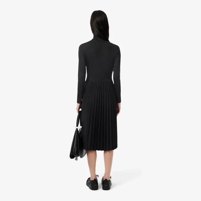 Slim fit-klänning med hög hals för dam Slim fit-klänning med hög hals för dam