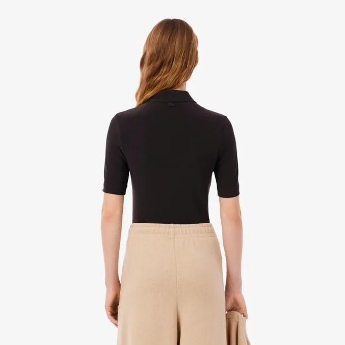 Slim fit-pikétröja med broderi