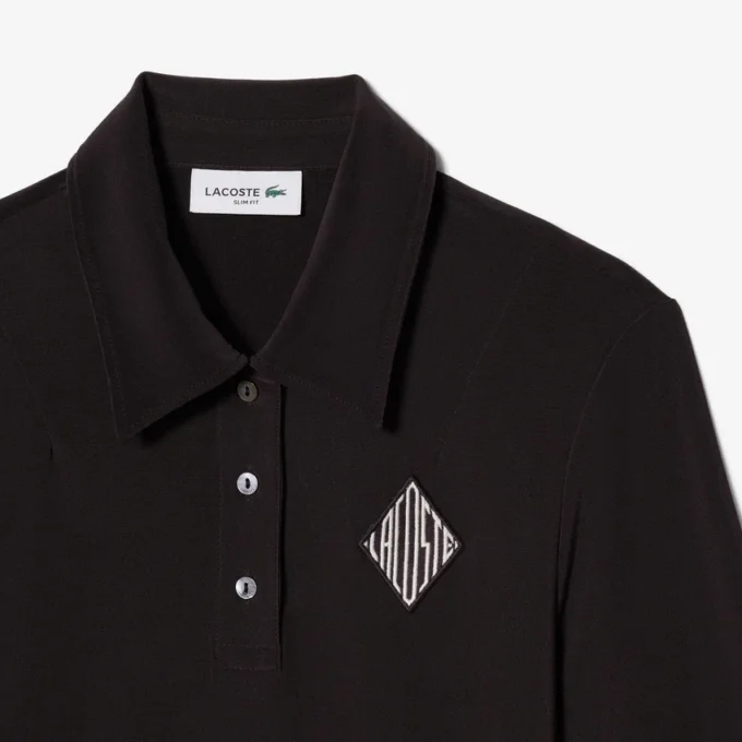Slim fit-pikétröja med broderi